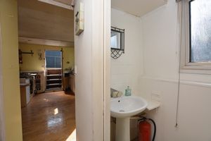 Shower room- click for photo gallery